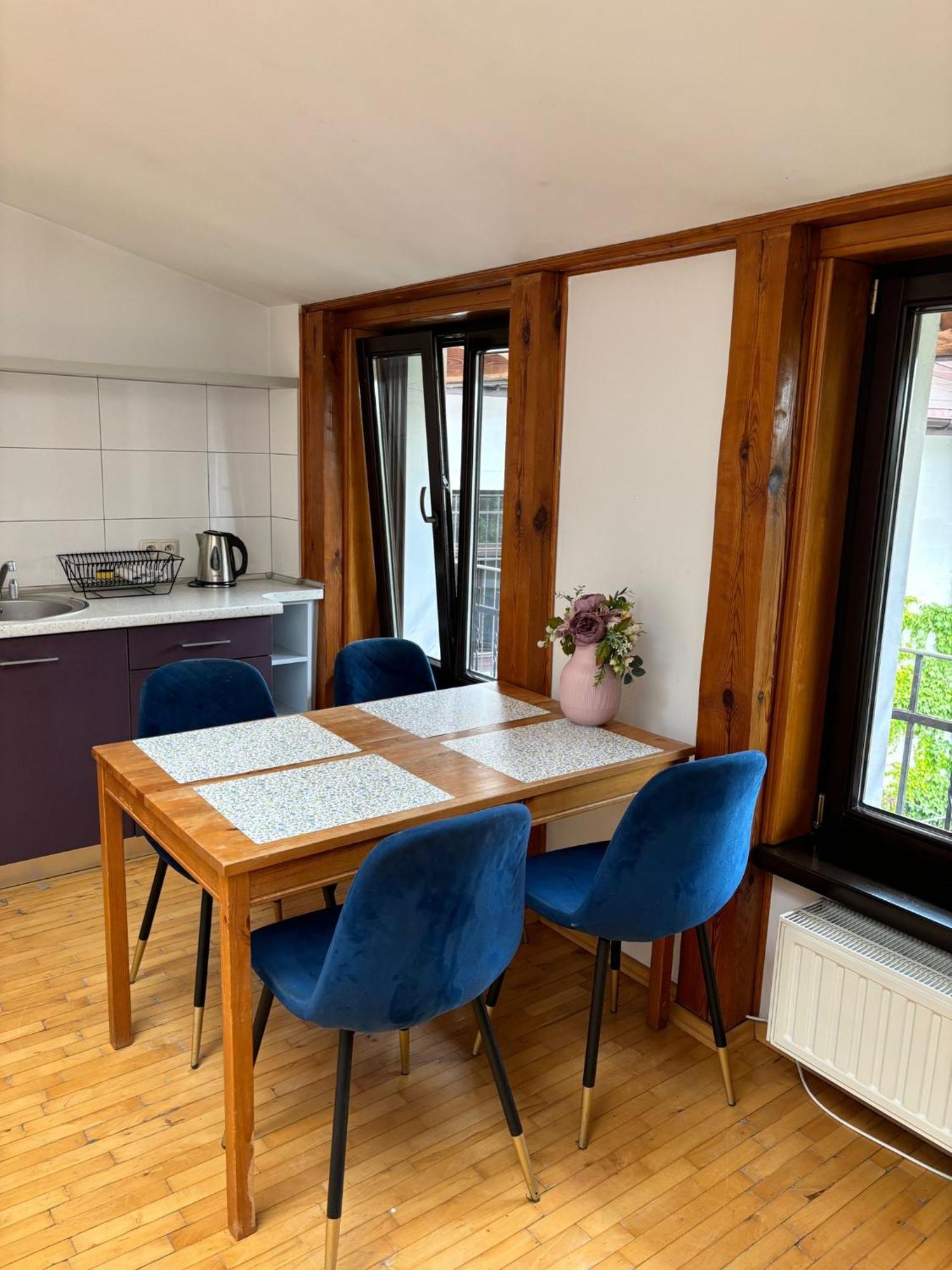 Blue Moon Main Square Apartment — Photos 1